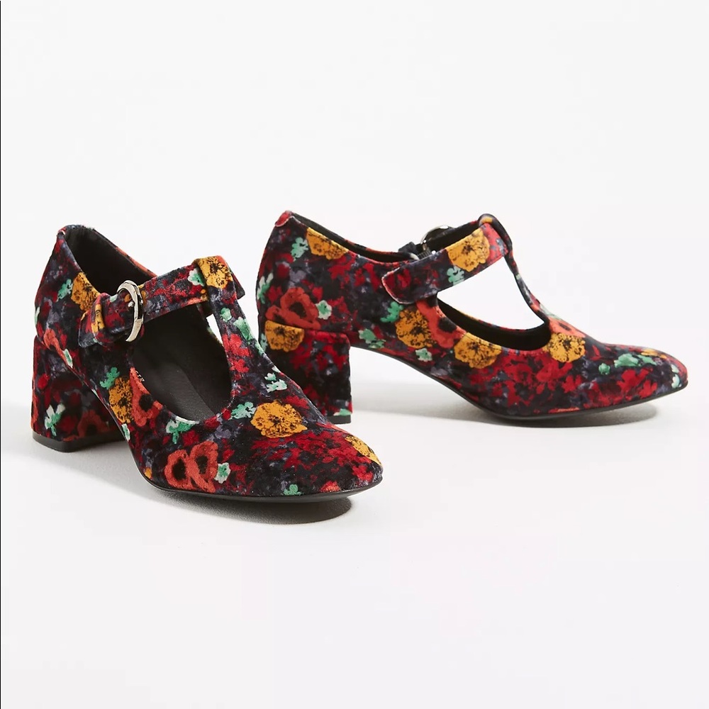 New Anthropologie Sam Velvet T-Strap Block Heels